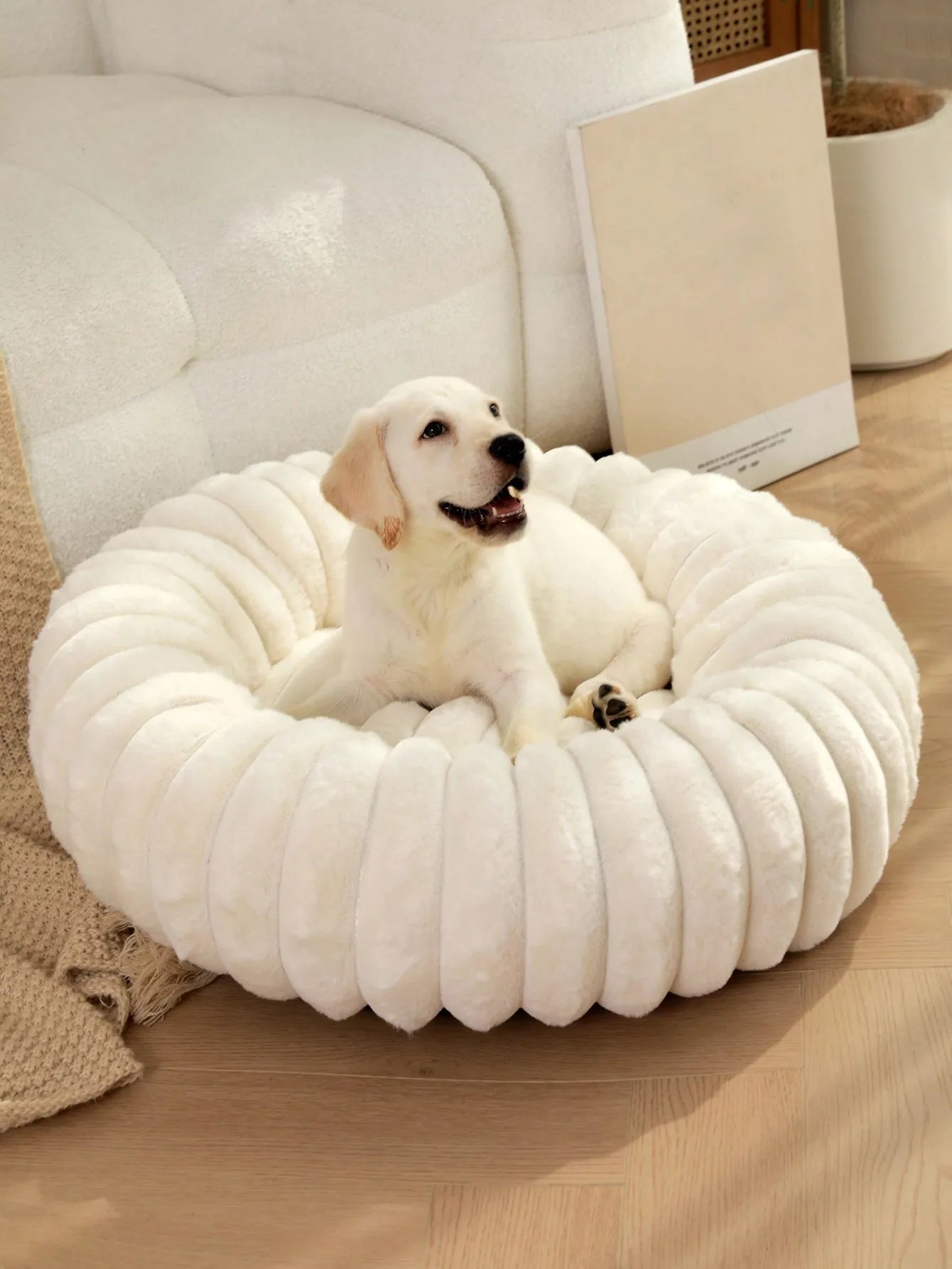 Indoor Luxurious Plush Pet Nest Bed For Cats And Dogs