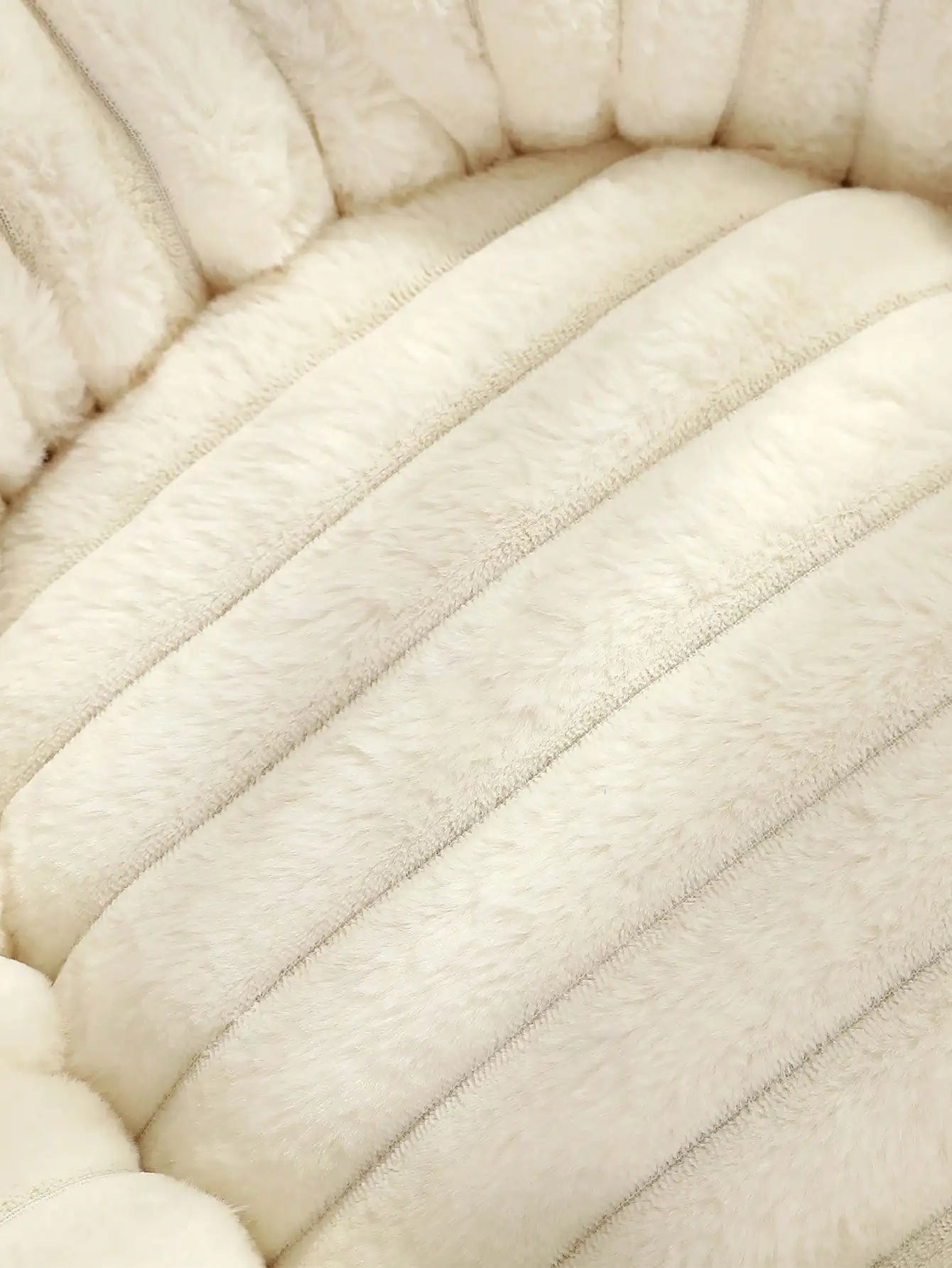 Indoor Luxurious Plush Pet Nest Bed For Cats And Dogs